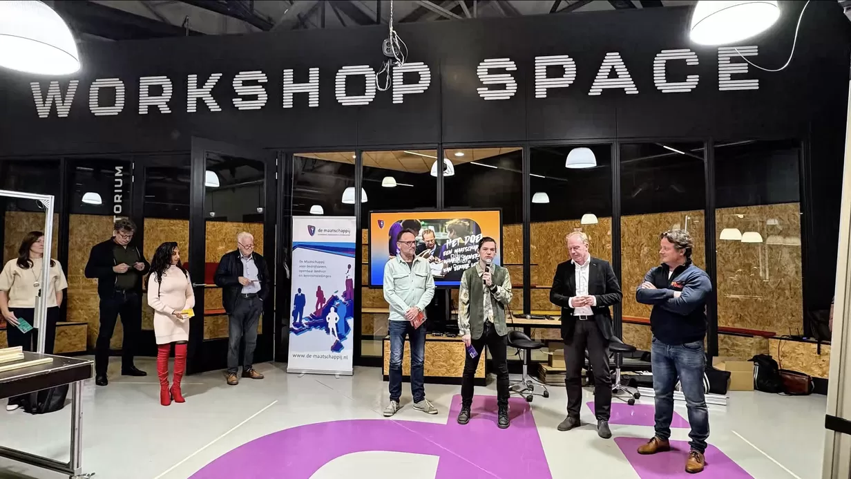 bruggen werden gebouwd